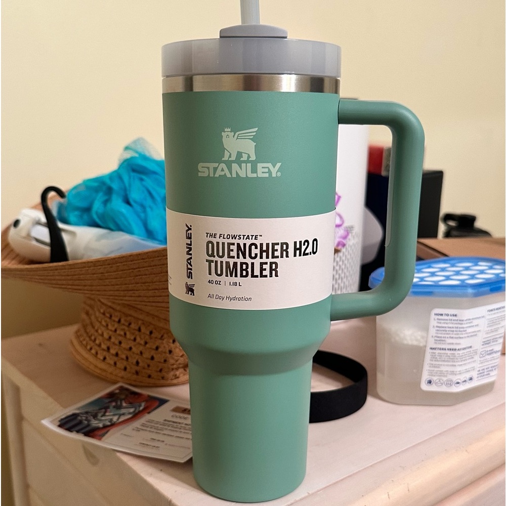 THE QUENCHER H2.0 FLOWSTATE™ TUMBLER | 40 OZ. EUCALYPTUS.